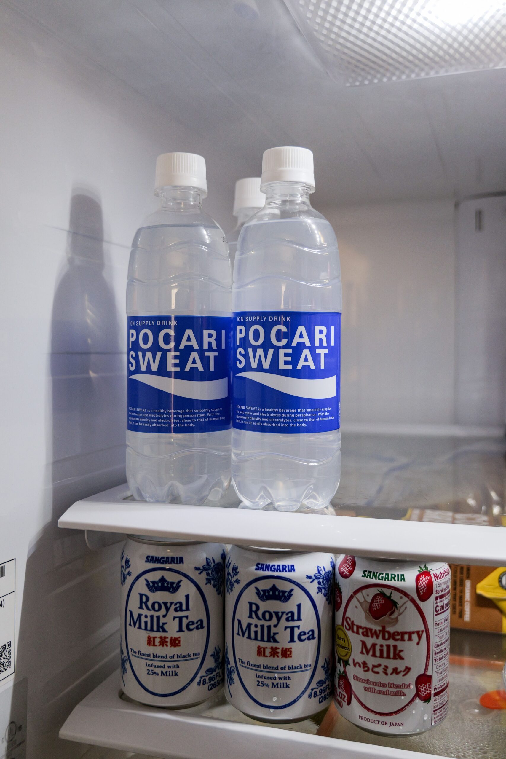 Elektrolytgetränk im Kühlschrank für die Hydration ab 50
